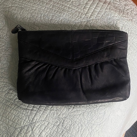 Brenalini Chic Navy Leather Clutch - Picture 1 of 5